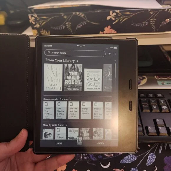 EUC Kindle Oasis 10th Generation 32gb Graphite - Picture 10 of 12